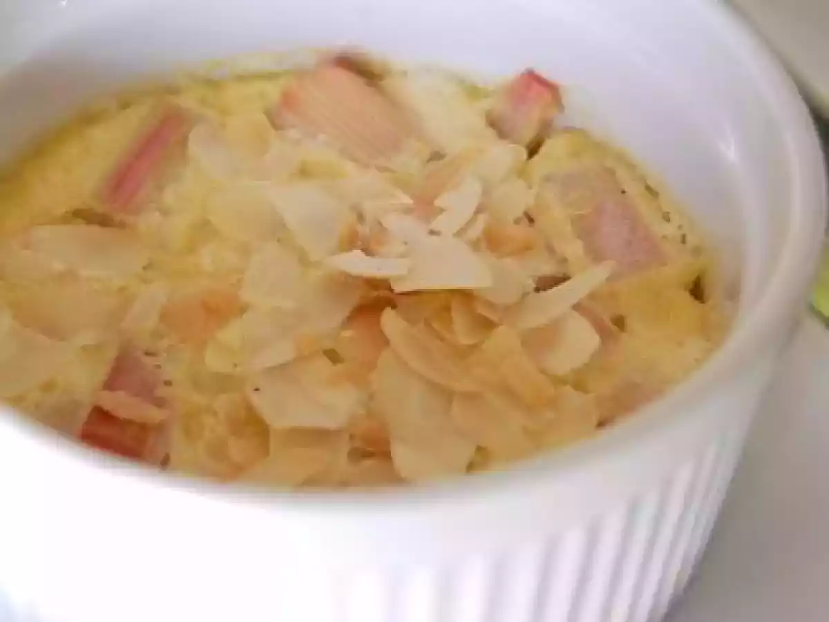 Mini clafoutis à la rhubarbe et aux amandes, sans gluten ni lactose