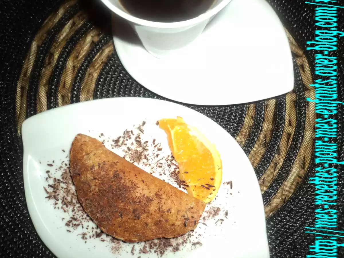 Mini-crêpes à la noisette fourrée à la crème d'orange