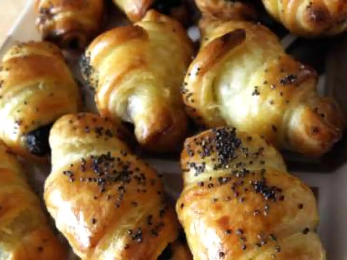 Mini Croissants à la Tapenade