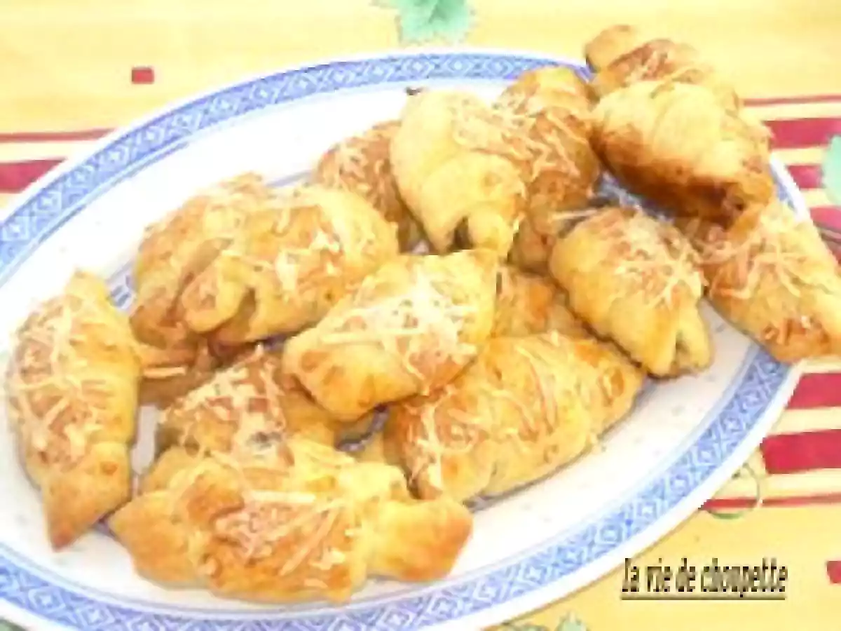 Mini croissants aux anchois et champignons