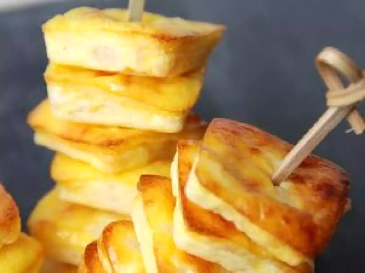 Mini flans carrés au parmesan et aux poires