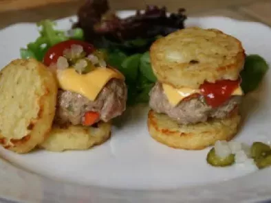 Mini-hamburgers de röstis et steaks hachés maison aux poivrons