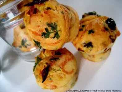 Mini-Muffins aux Tomates confites et Basilic