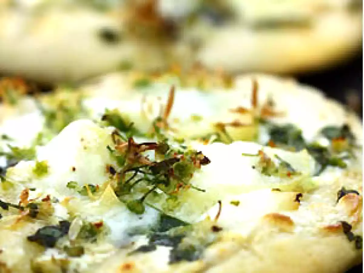 Mini-pizzas à l'ail des ours, à la Mozzarella et au crottin de Chavignol