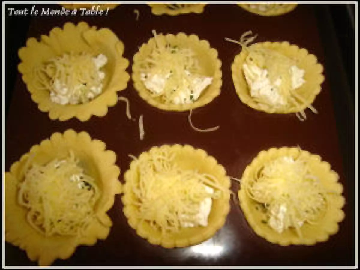 Mini quiches au chèvre basilic, au roquefort, aux oignons