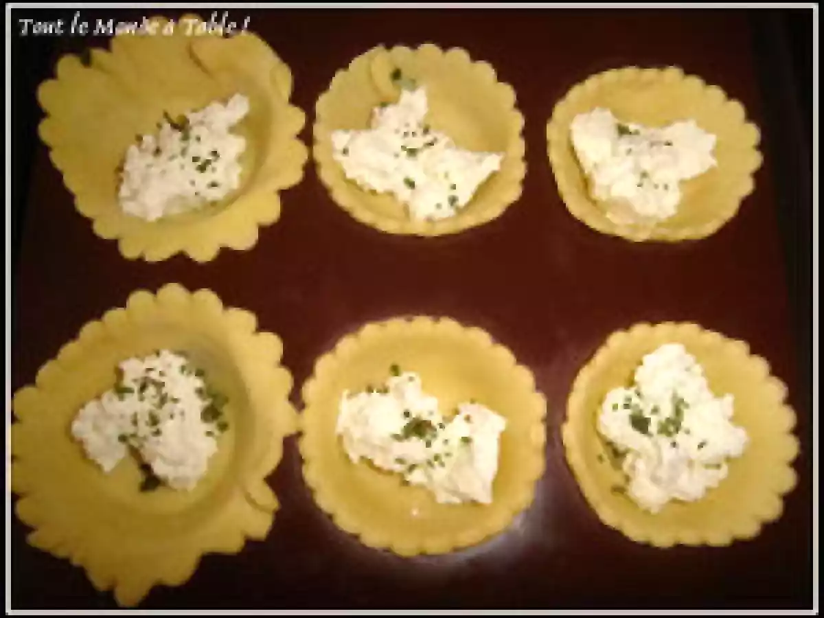 Mini quiches au chèvre basilic, au roquefort, aux oignons - photo 4