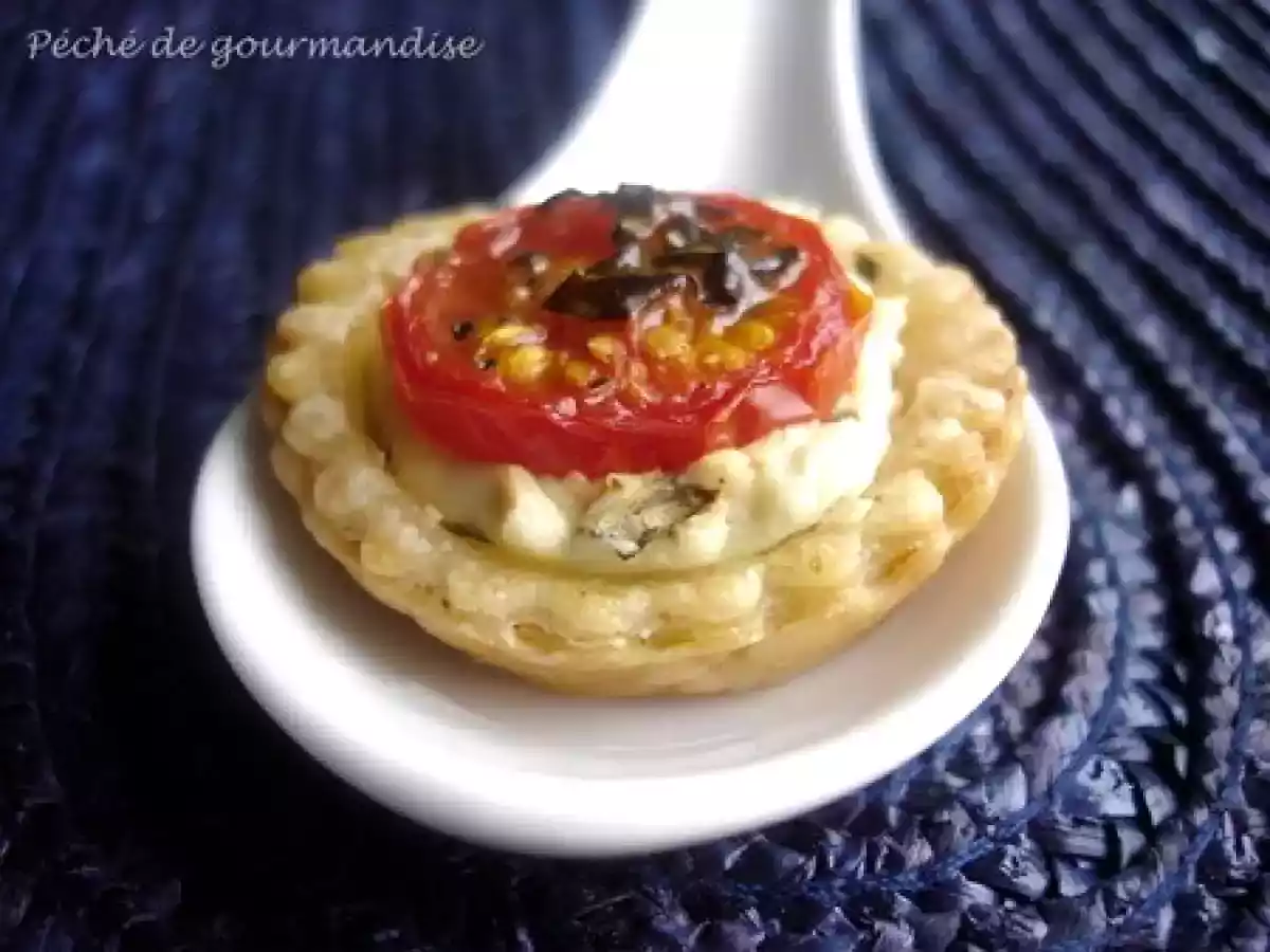 Mini-tartelettes au chèvre frais et tomates cerises