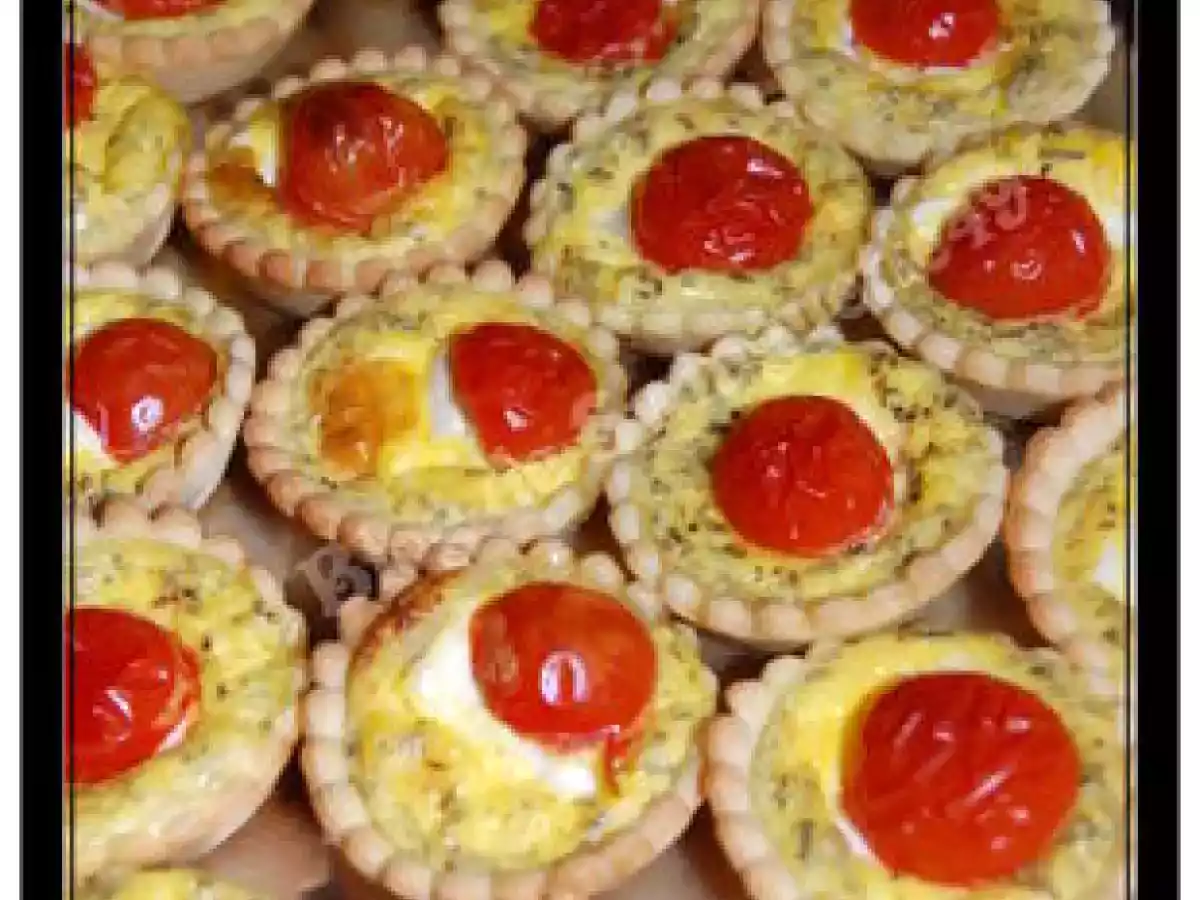 MINI TARTELETTES aux TOMATES CERISES, CHEVRE et HERBES DE PROVENCE