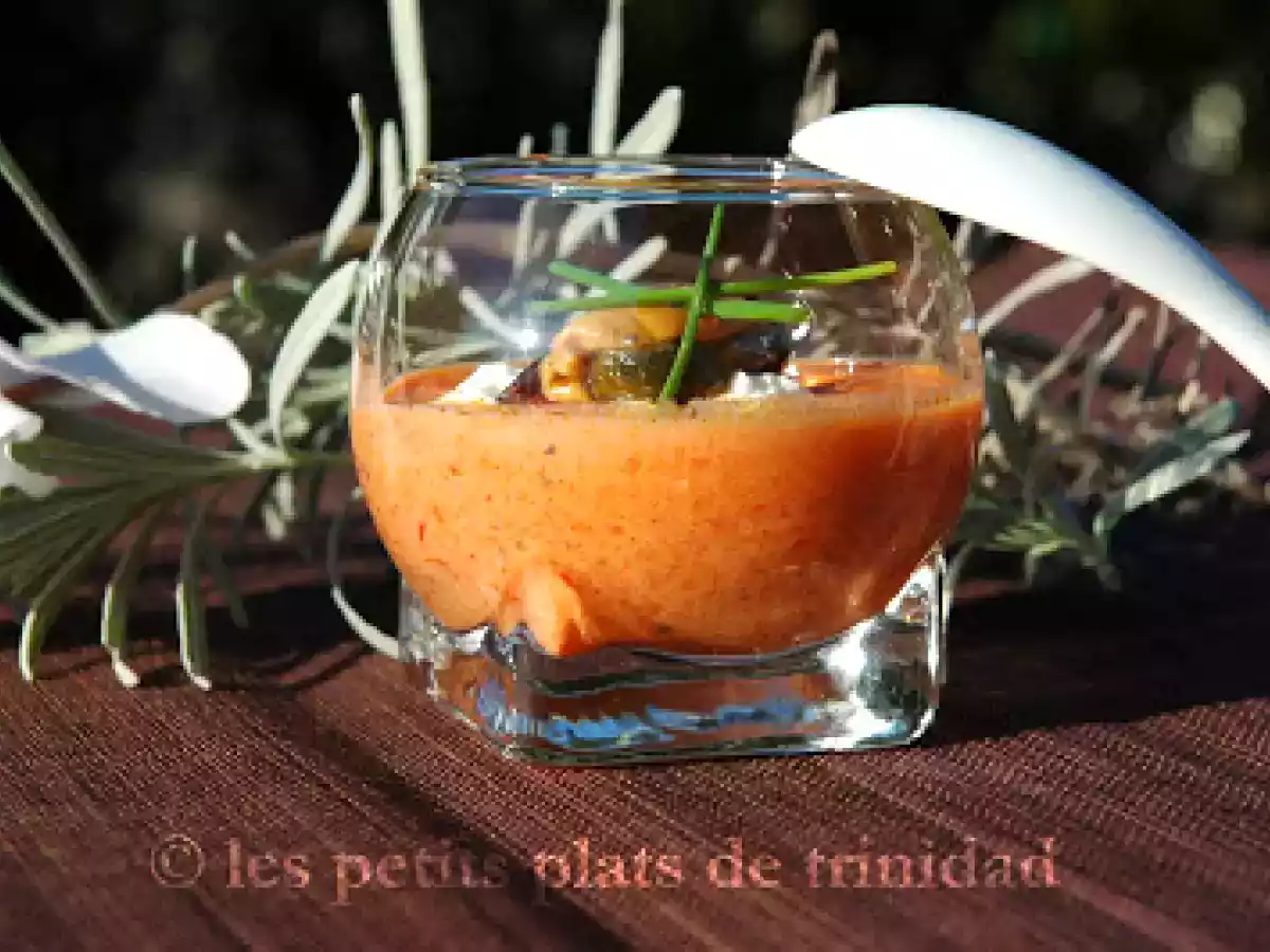Mini verrine de crème de poivrons, larme de chavroux, moule en escabèche