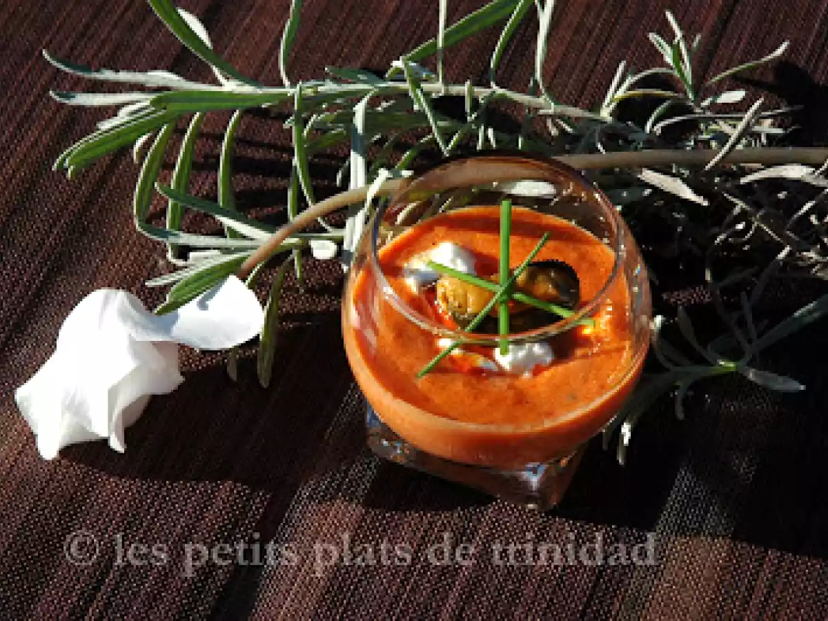 Mini verrine de crème de poivrons, larme de chavroux, moule en escabèche - photo 3