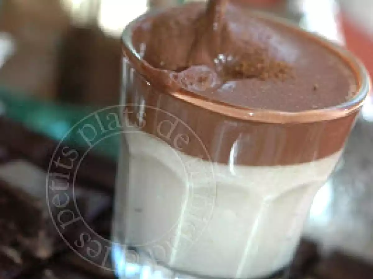 Mini verrines mousse poire et ganache chocolat noir aux épices