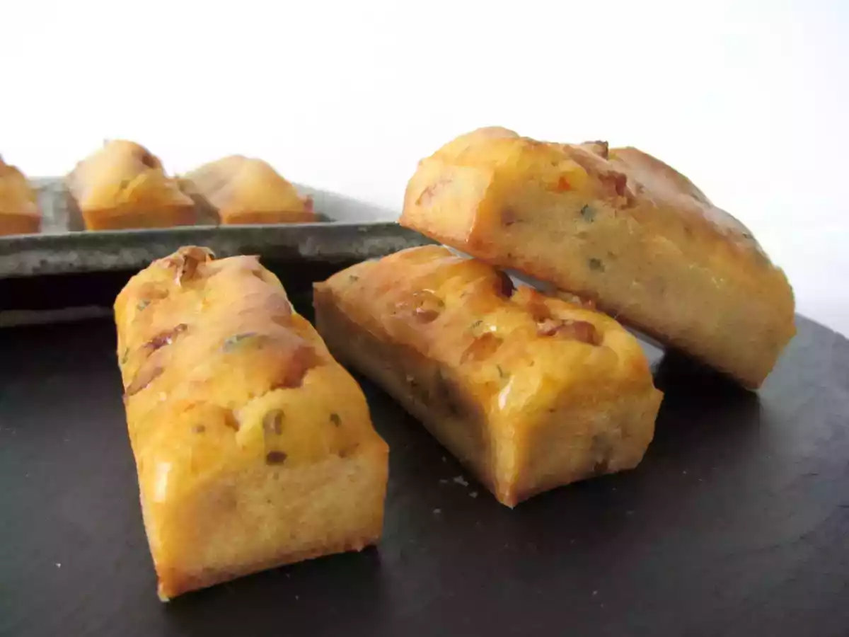 Minis cakes au basilic et aux tomates séchées