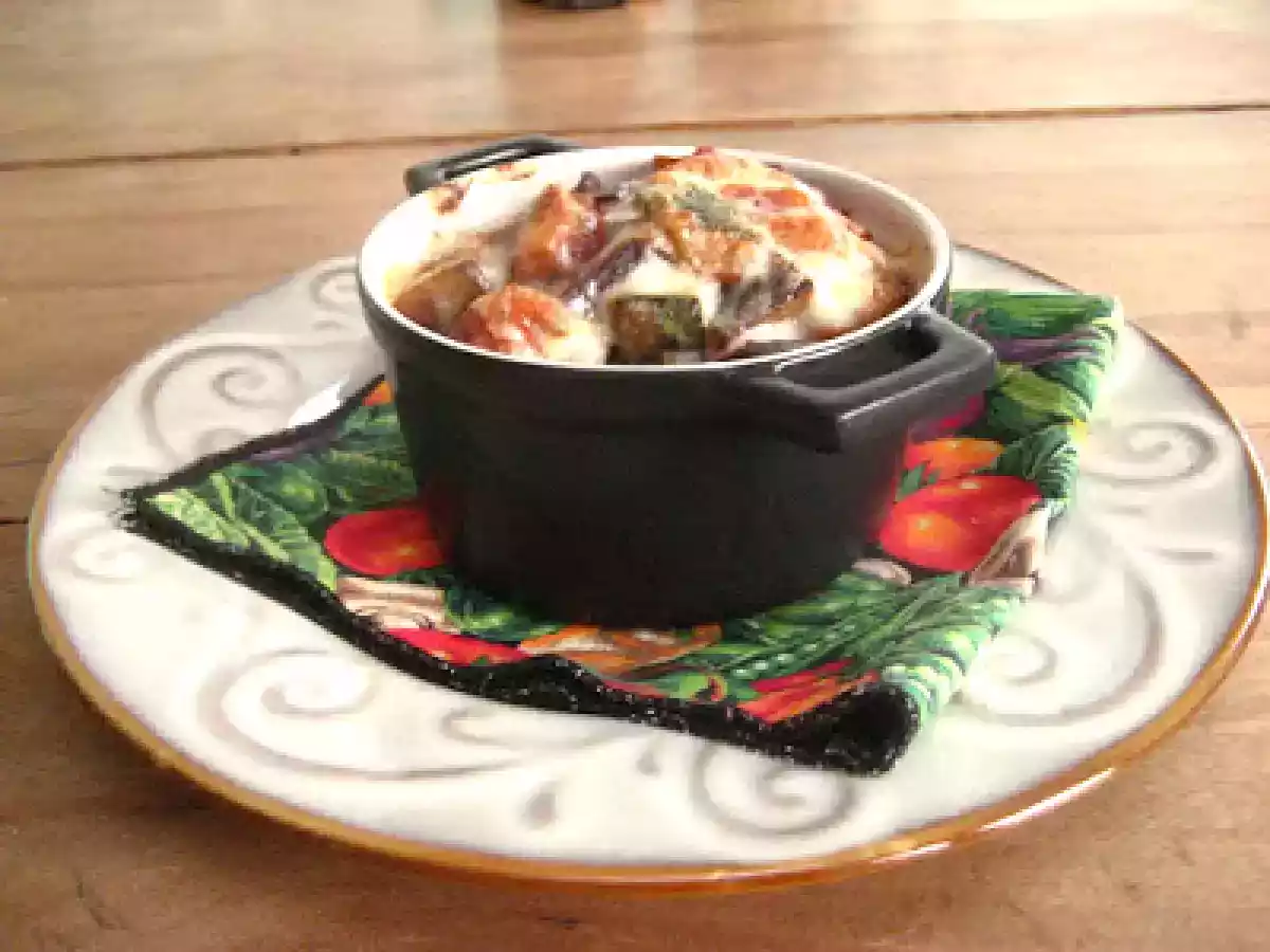 Minis cocottes de ratatouille et saucisses au four