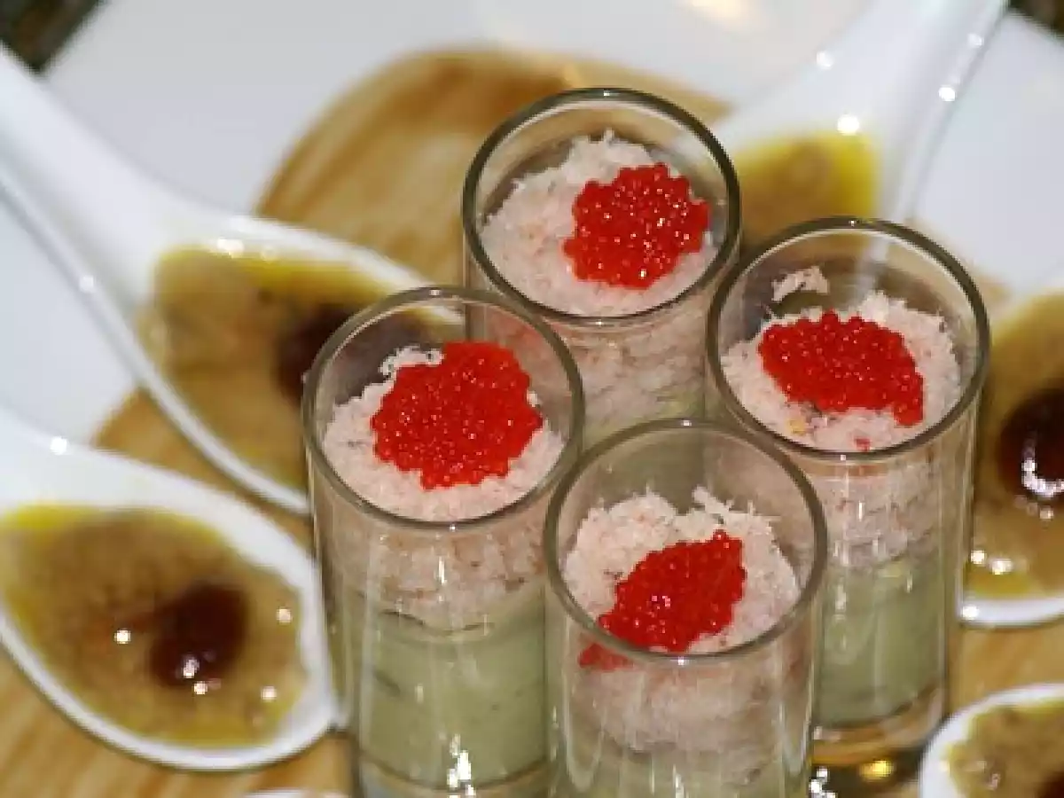 Minis verrines à l'avocat, au crabe et oeufs de lympes