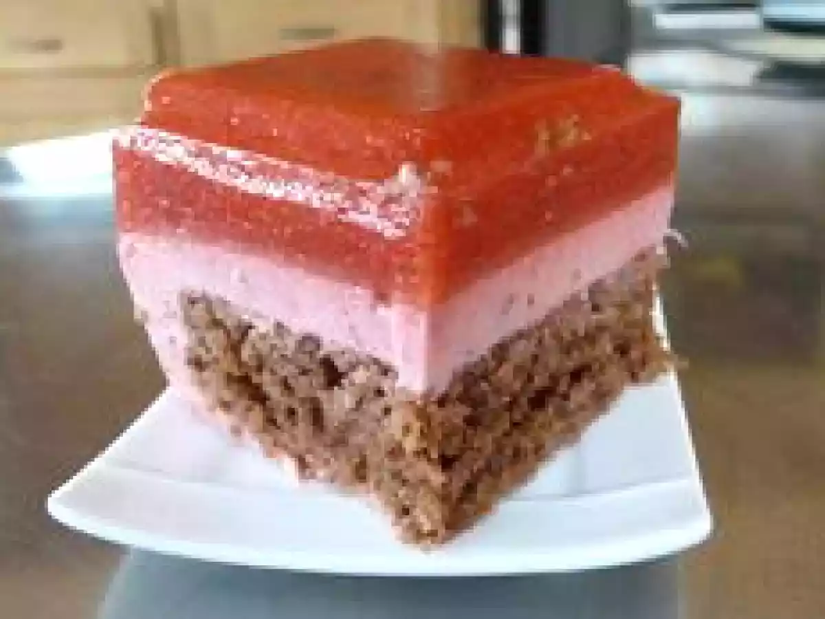 Miroir et bavarois fraises rhubarbe à l'HE de lavande, sur fond de cacao