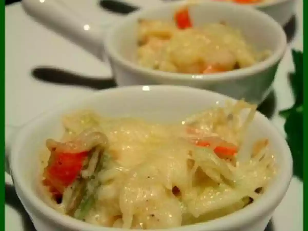 Mise en bouche apéritive ou entrée .Mariage entre surimis et poireaux - photo 2