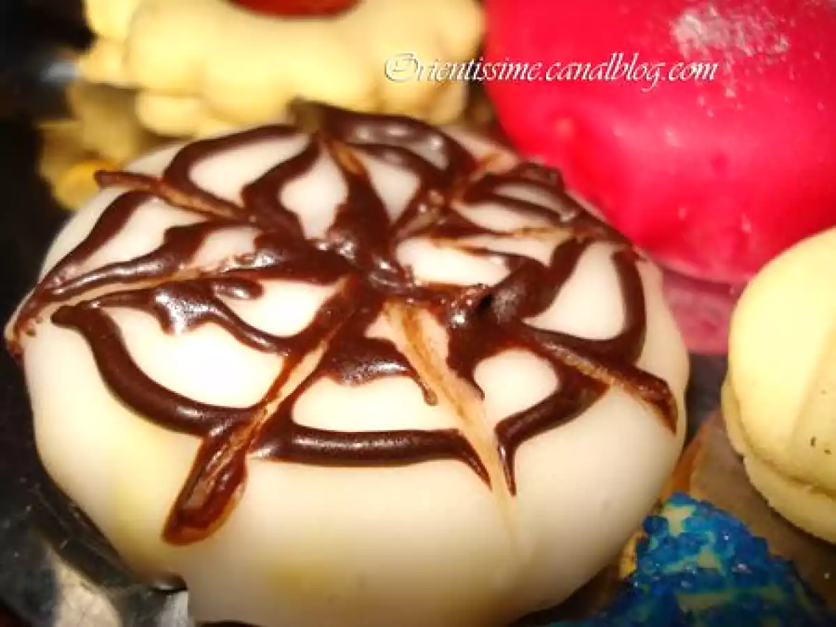 Mkhabez au flan et noisette et Chamiya pistaches (petites pâtisseries)