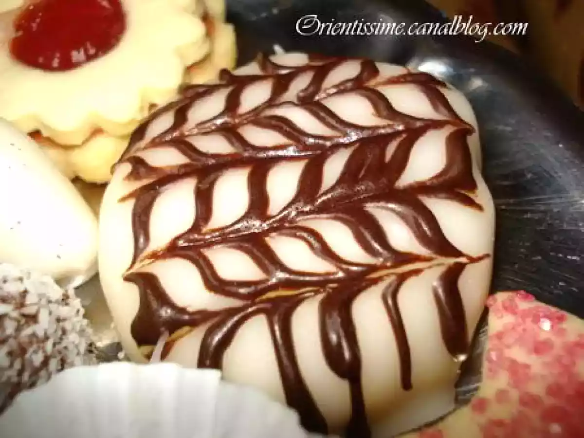 Mkhabez au flan et noisettes (pâtisserie algérienne)