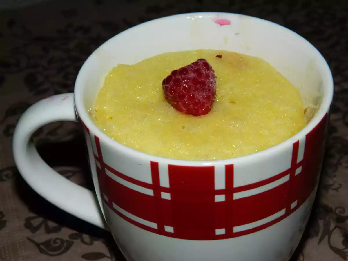 Moelleux au chocolat blanc - framboises au micro-onde.