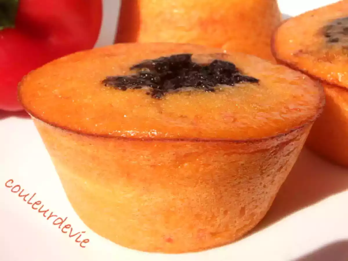 Moelleux au poivron rouge, coeur de tapenade