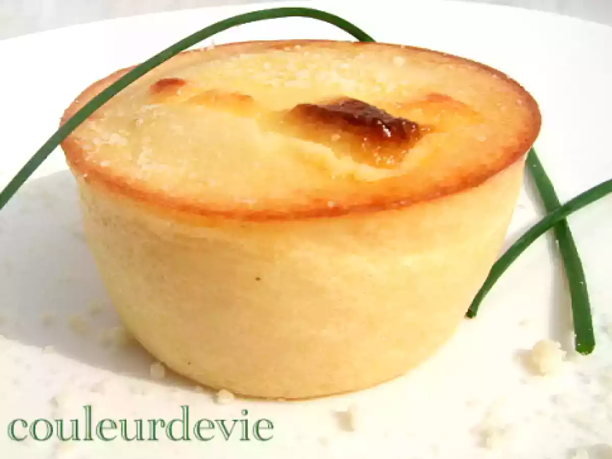 Moelleux aux asperges, coeur coulant sauce hollandaise