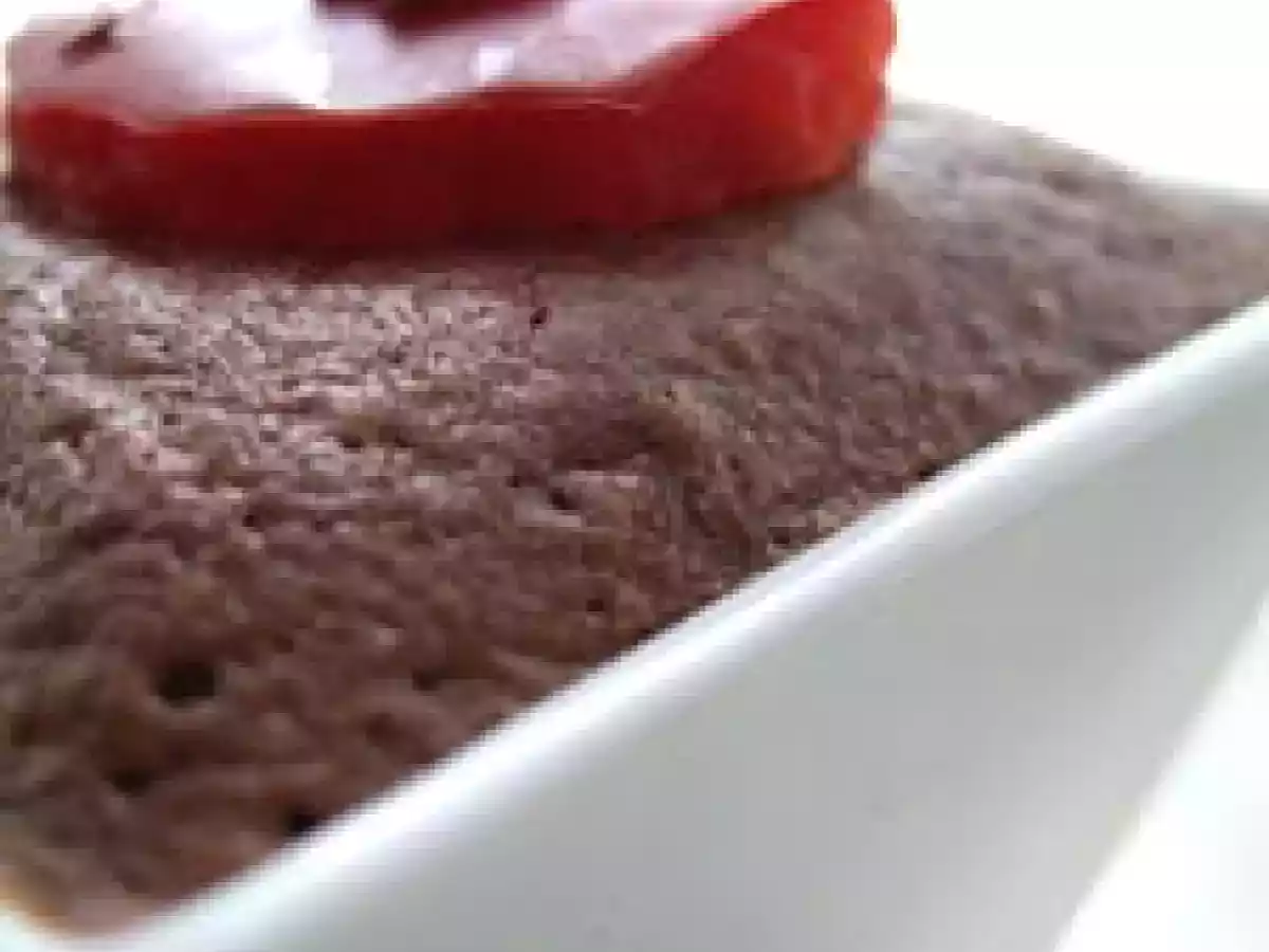 Moelleux chocolat noir, coeur fruits-poivrons rouges confits