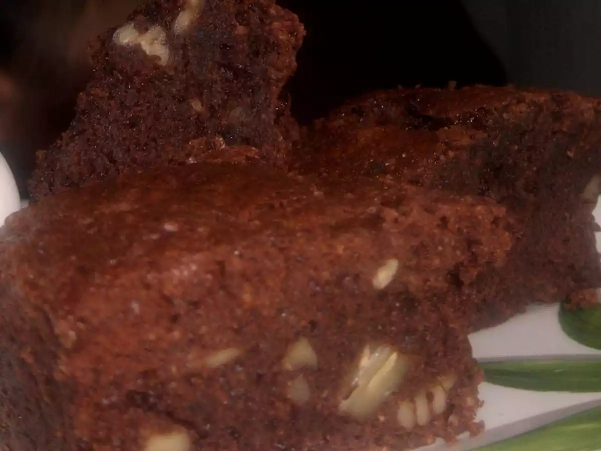 MON BROWNIE FONDANT AUX NOIX DE PECAN CROQUANT ET SA SAUCE CARAM - photo 2