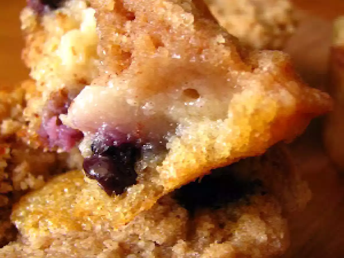 Mon roman de l'été... Petits gâteaux crousti-moelleux à la poire et aux myrtilles