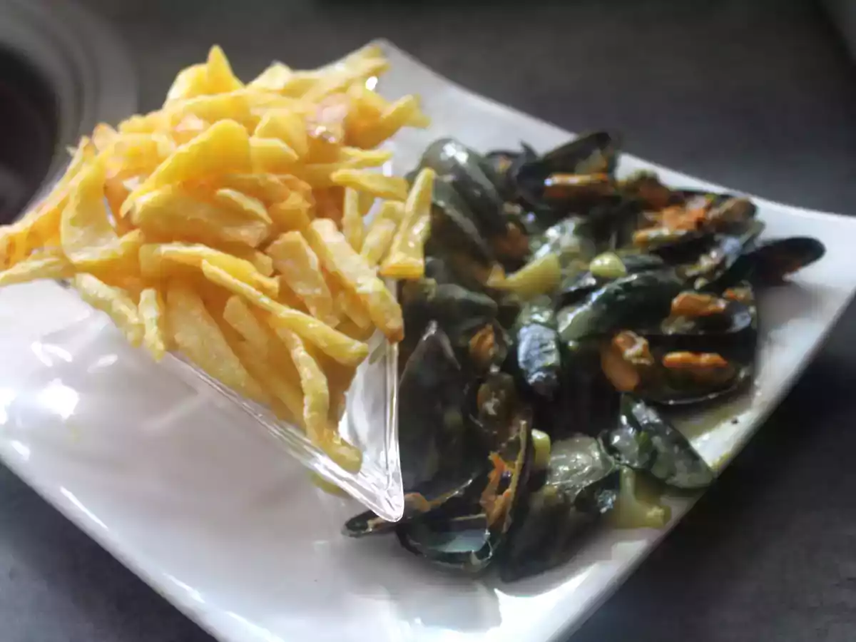 Moules à la crème curry frites - photo 2