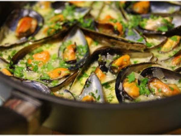 Moules à la crème et au vin blanc