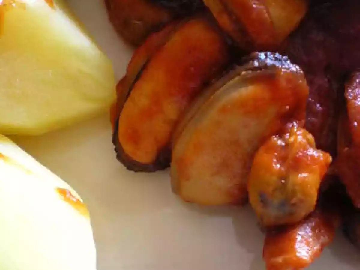 Moules à la sauce tomate piquante