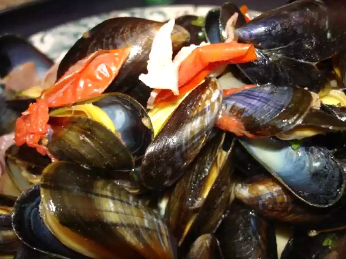 Moules aux tomates cerises