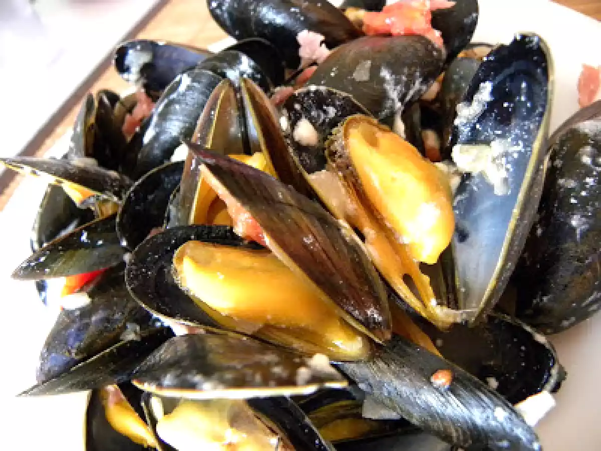 Moules de bouchot aux tomates cerises, bacon et ricotta