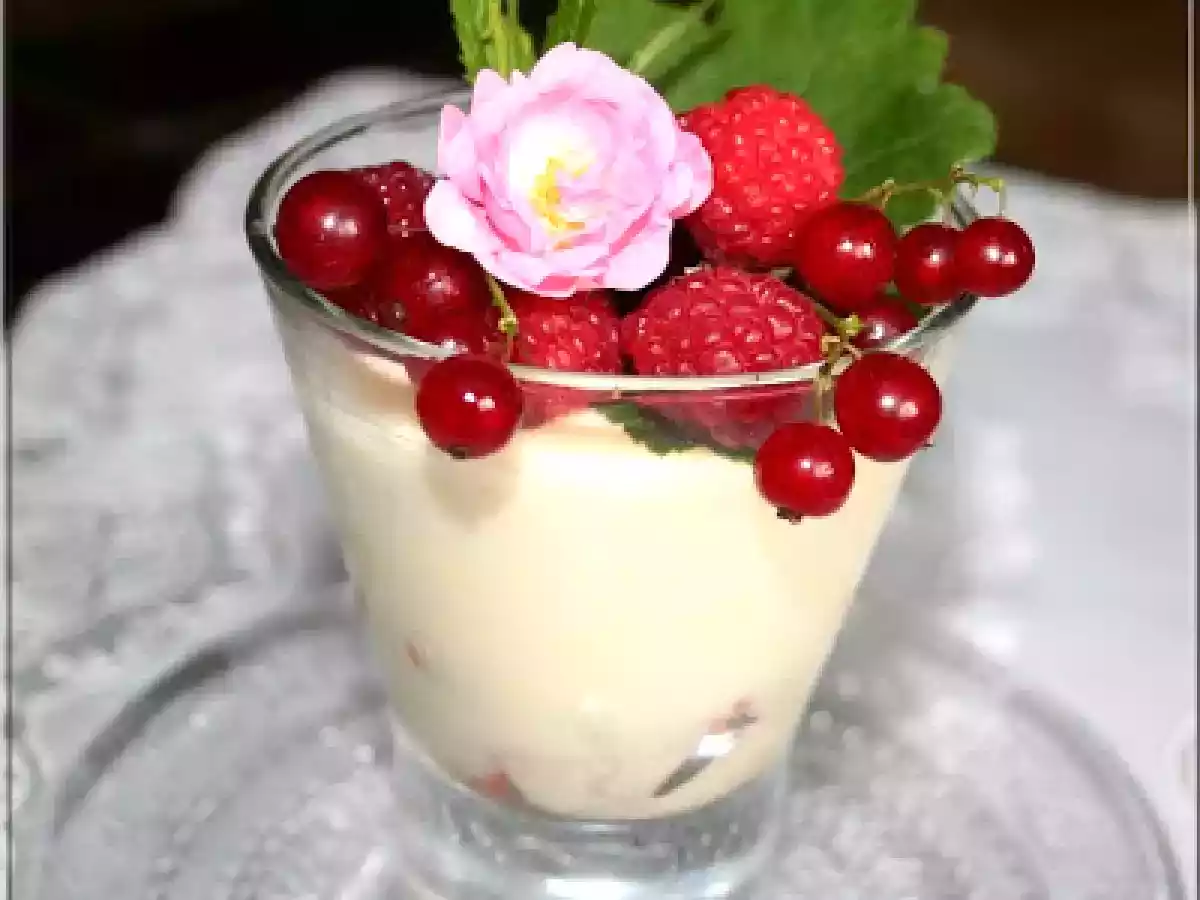 MOUSSE A LA PÊCHE, FACON CHARLOTTE