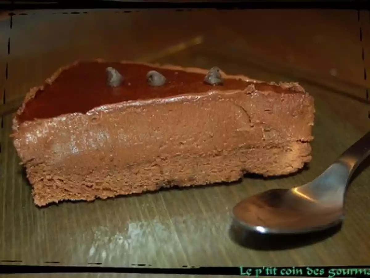 Mousse au chocolat au Baileys sur gâteau au chocolat