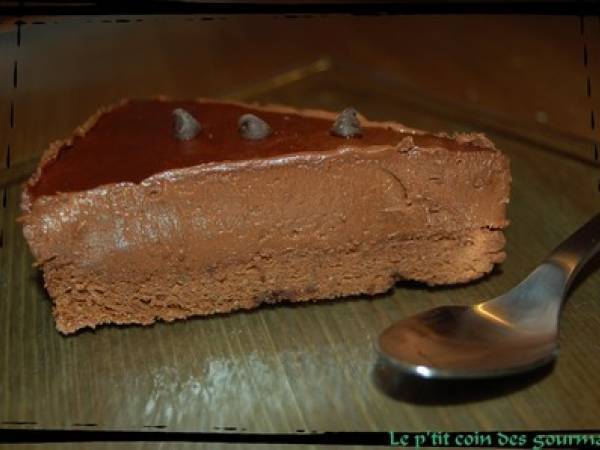 Mousse au chocolat au Baileys sur gâteau au chocolat