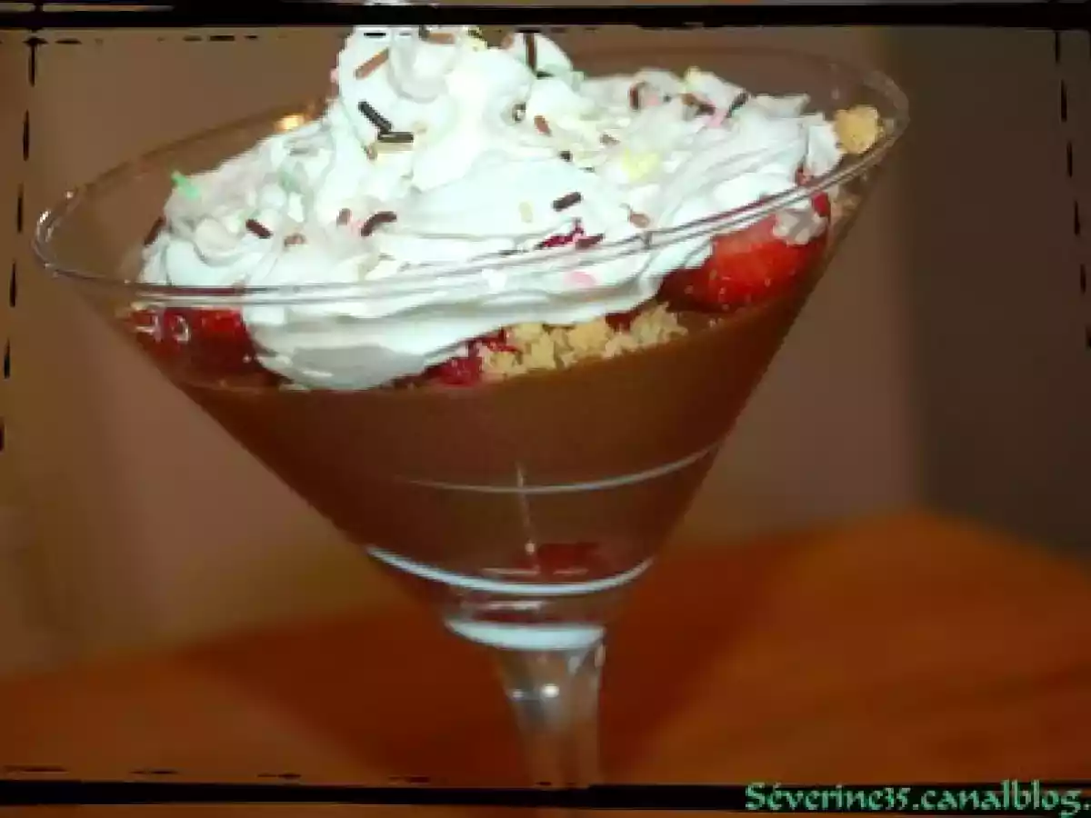 Mousse au Chocolat au Fraises et au Palets Bretons