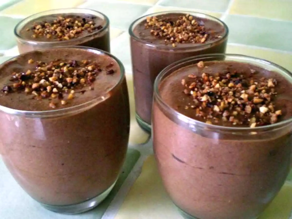 MOUSSE AU CHOCOLAT AUX ECLATS DE NOISETTES