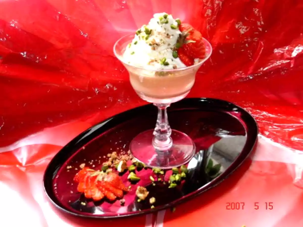 Mousse au chocolat blanc pralinée