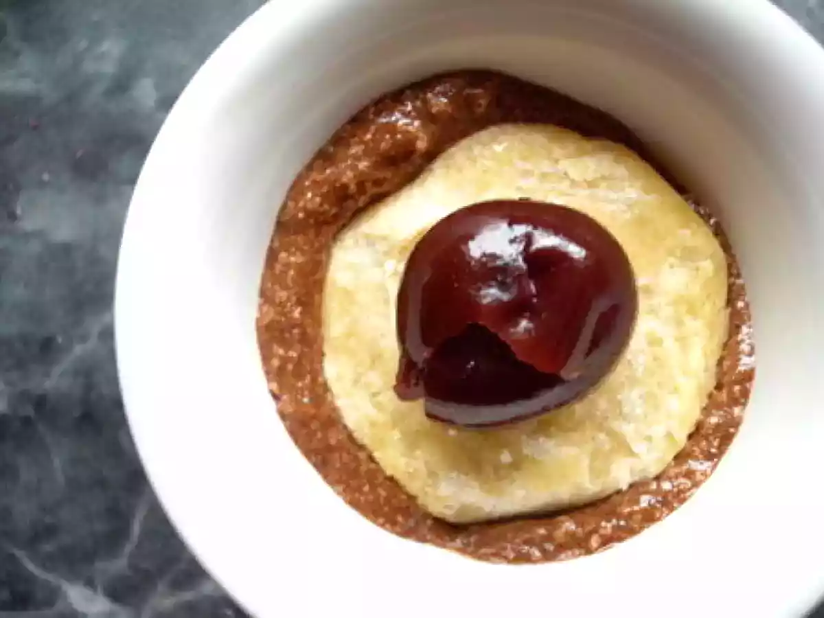 Mousse au chocolat, coeur de crème brûlée et griottes - photo 2