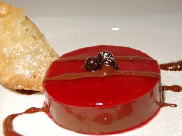 Mousse au chocolat et son coulis de framboises