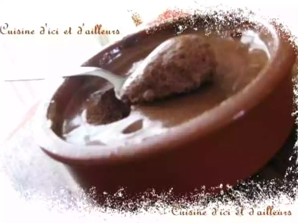 Mousse au chocolat noir aux eclats de noisettes et pépites