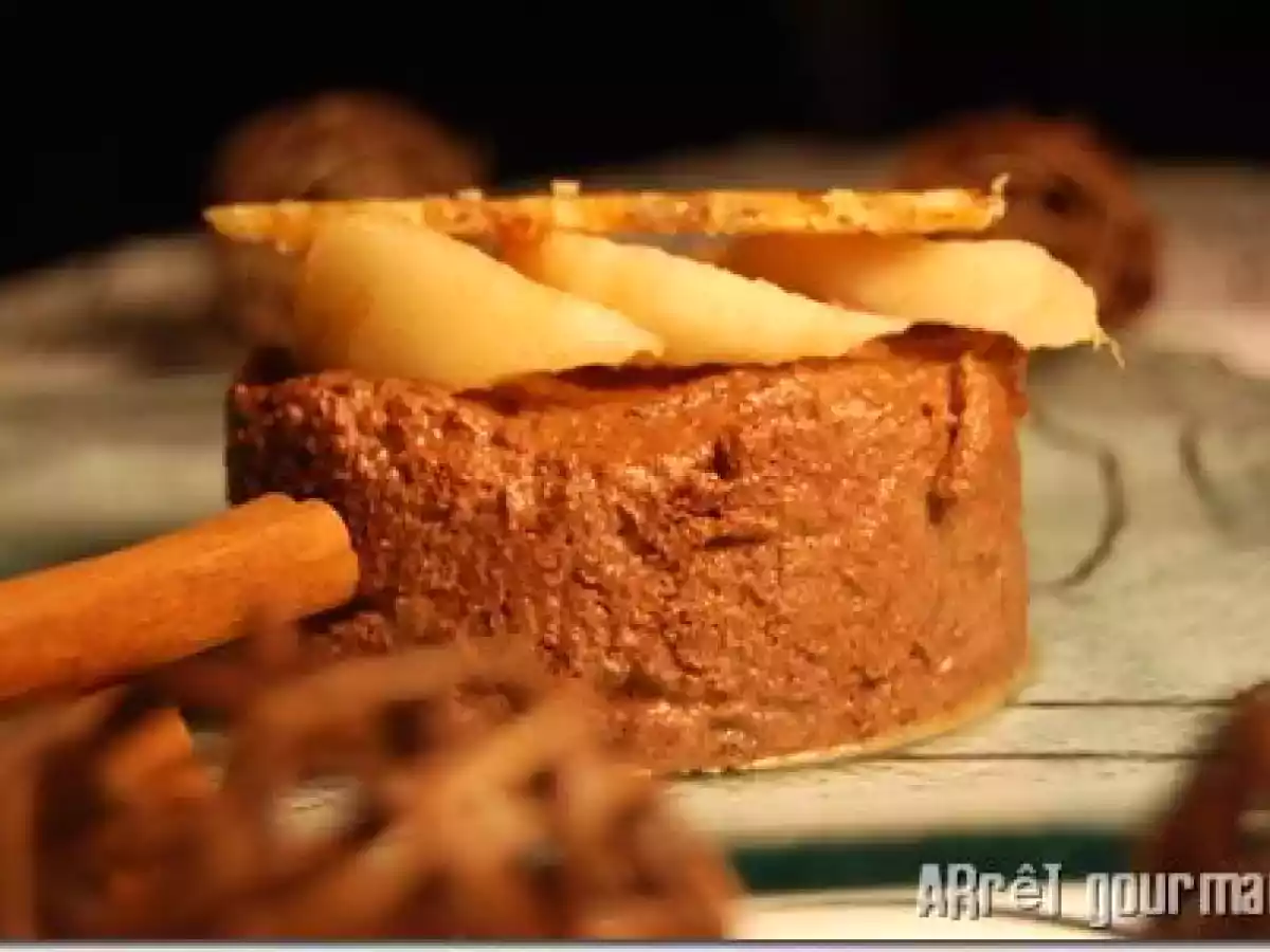 Mousse au chocolat, poires et croustillant noisettes