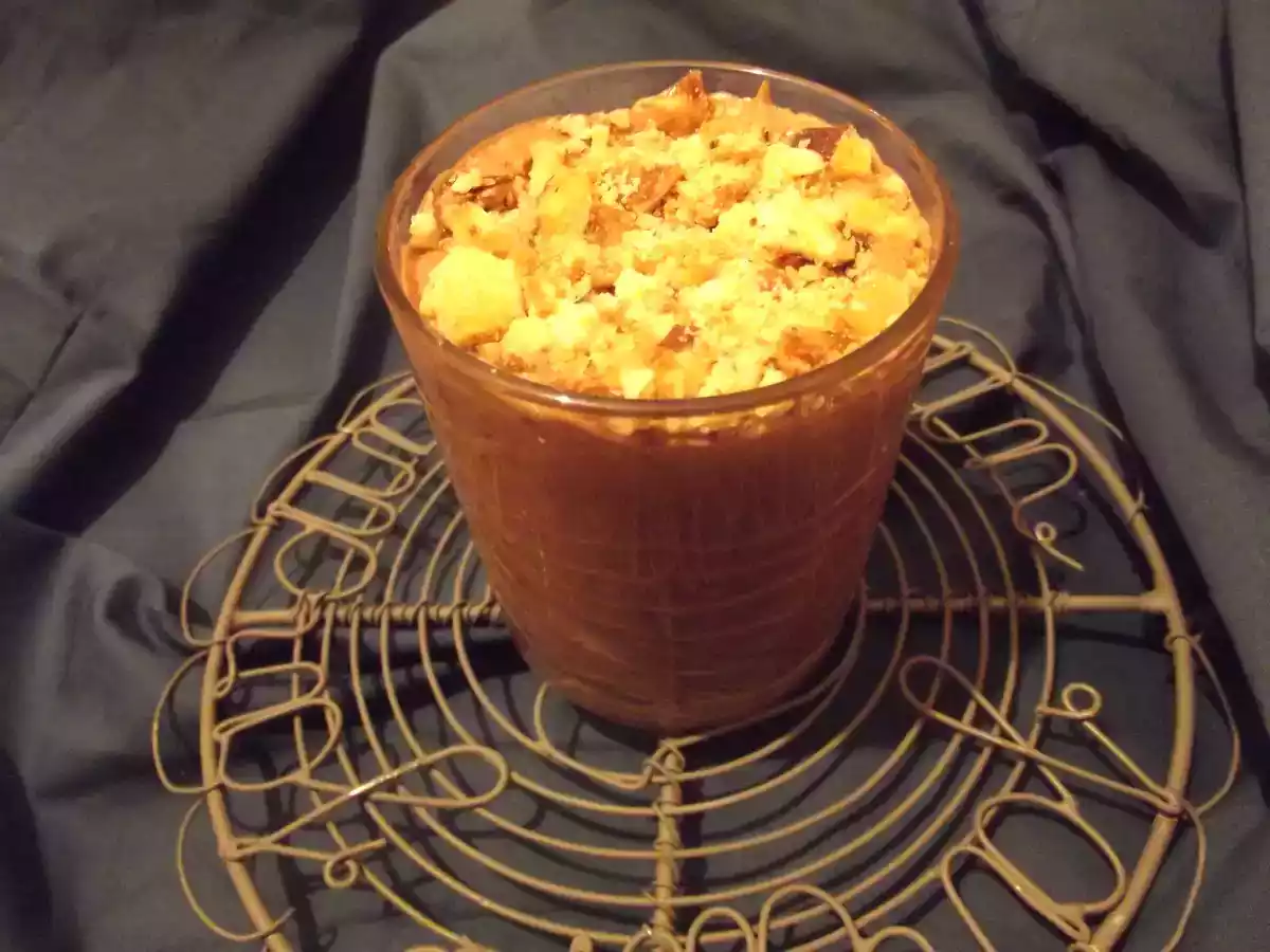 Mousse au chocolat, saint-Môret et noix du Brésil caramélisé