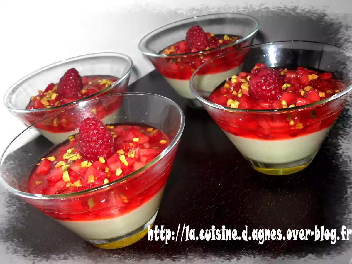 Mousse au citron vert/brunoise de fraises aux éclats de pistache