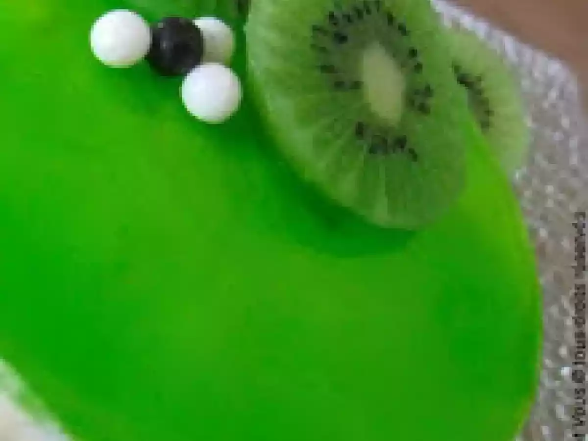 Mousse au lait d'amande et glaçage kiwi sur Sablé Breton