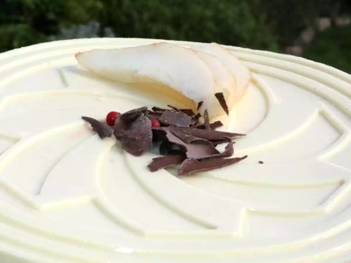 ^^Mousse au miel sur son lit de poires caramélisées pour l' anniversaire de Marlène^^