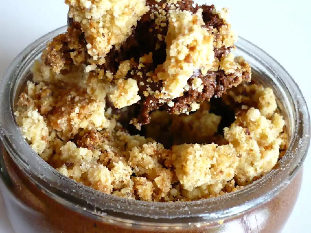 Mousse aux deux chocolats et son crumble