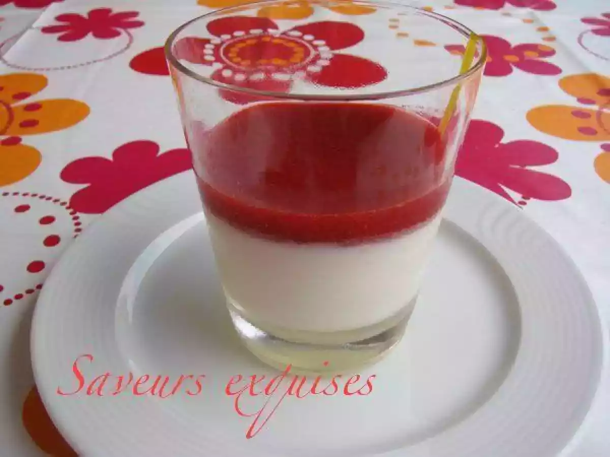 Mousse aux fleurs de sureau, sauce aux fraises