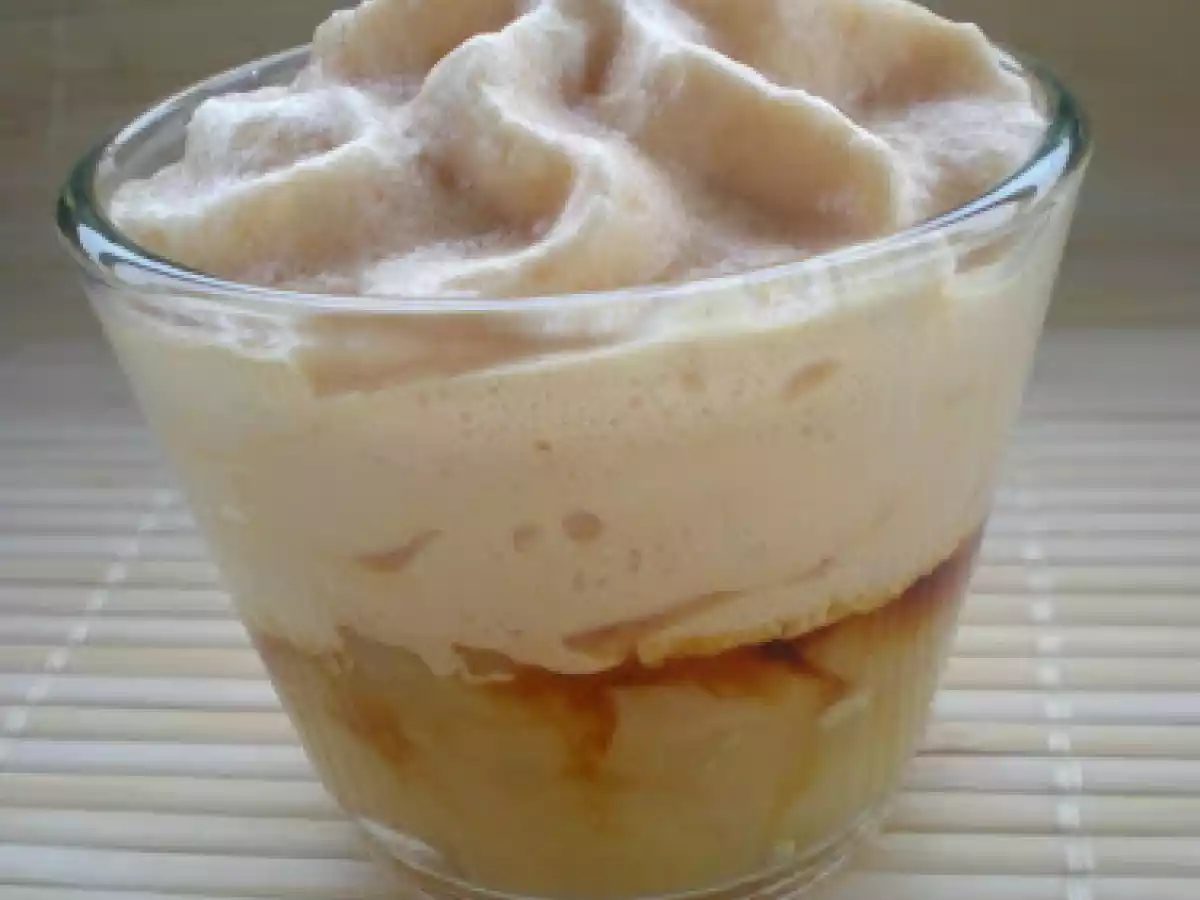 Mousse caramel et pommes cuites